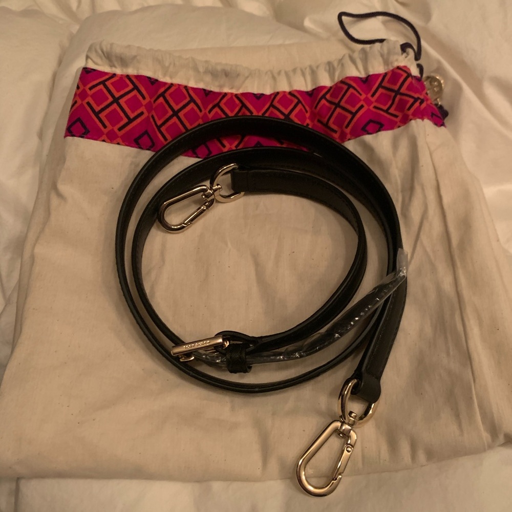 Black top handle purse - Picture 3 of 5
